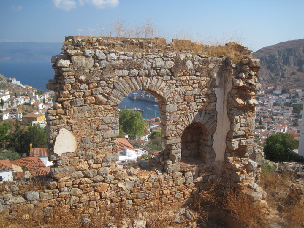 Hydra (https://commons.wikimedia.org/wiki/File:Hydra_(island)_13.JPG)